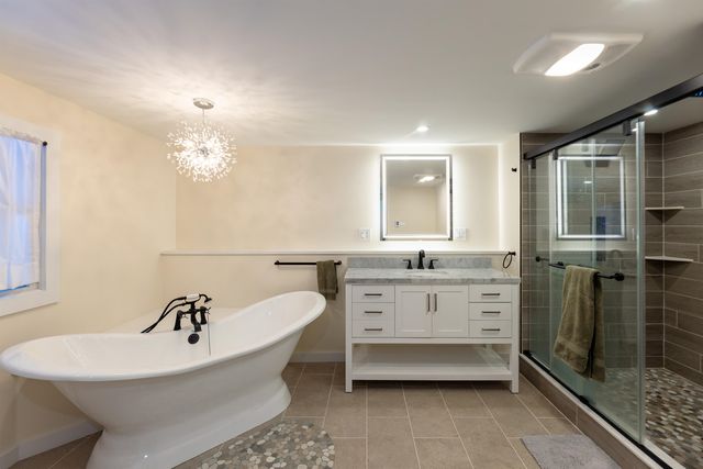 107 Jay Hill Road, Hartford, VT 05059