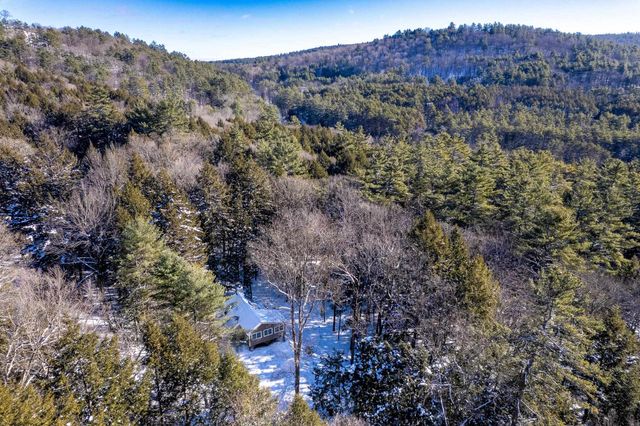 107 Jay Hill Road, Hartford, VT 05059