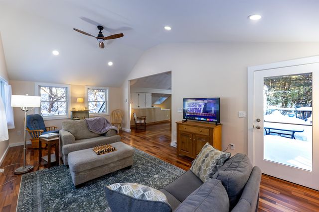 107 Jay Hill Road, Hartford, VT 05059