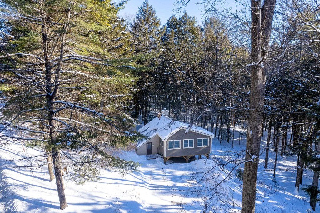 107 Jay Hill Road, Hartford, VT 05059