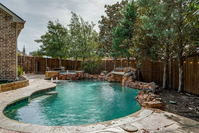 863 Falcon Trace Drive, Allen, TX 75013