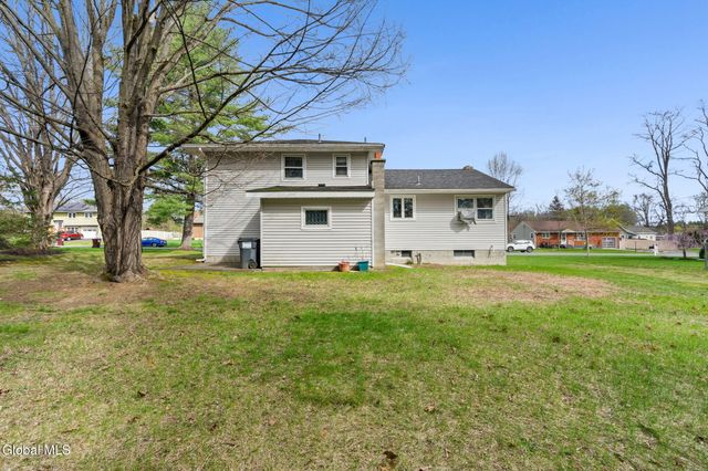 6 St Thomas Lane, Colonie, NY 12304