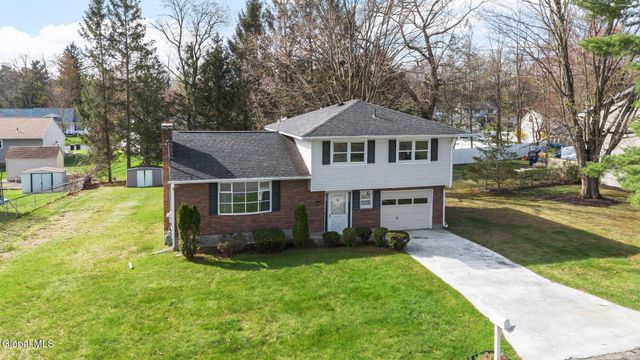 6 St Thomas Lane, Colonie, NY 12304