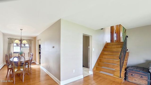 6 St Thomas Lane, Colonie, NY 12304