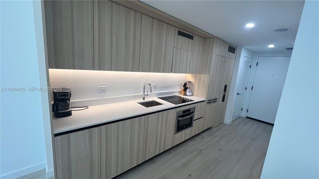 225 N Miami Ave 212, Miami, FL 33128