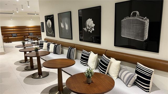 225 N Miami Ave 212, Miami, FL 33128