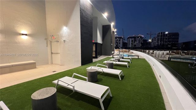 225 N Miami Ave 212, Miami, FL 33128