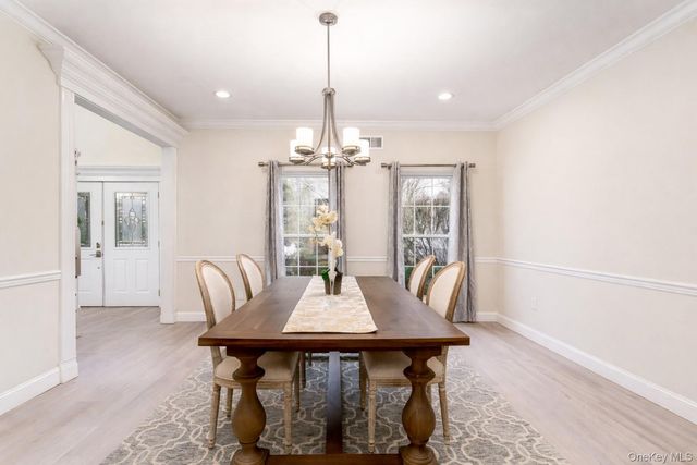 7 Framingham Lane, Shoreham, NY 11786