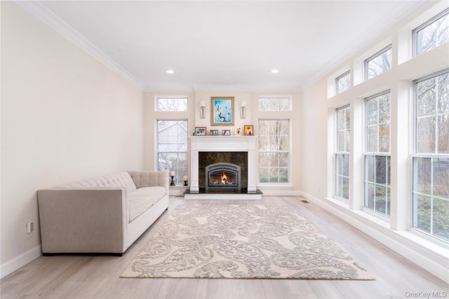 7 Framingham Lane, Shoreham, NY 11786