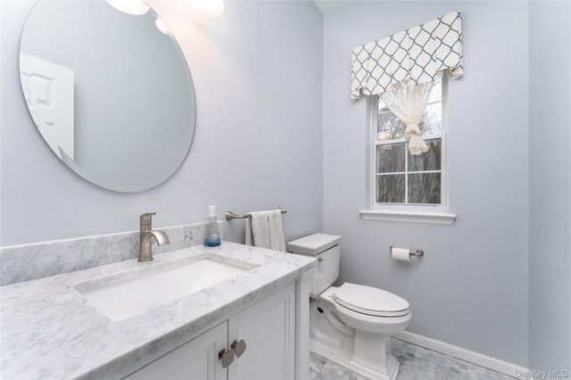 7 Framingham Lane, Shoreham, NY 11786