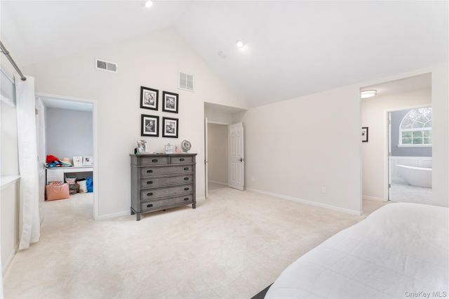 7 Framingham Lane, Shoreham, NY 11786