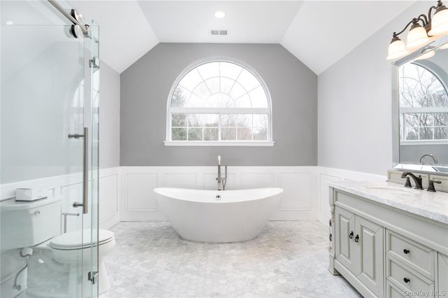 7 Framingham Lane, Shoreham, NY 11786