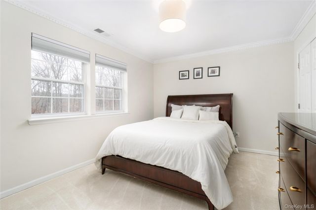 7 Framingham Lane, Shoreham, NY 11786