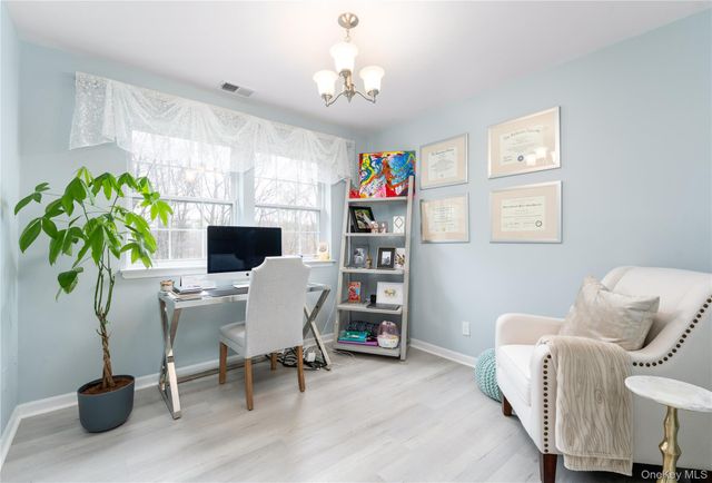 7 Framingham Lane, Shoreham, NY 11786