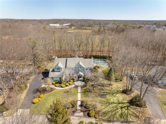 7 Framingham Lane, Shoreham, NY 11786