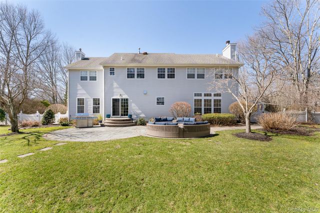 7 Framingham Lane, Shoreham, NY 11786