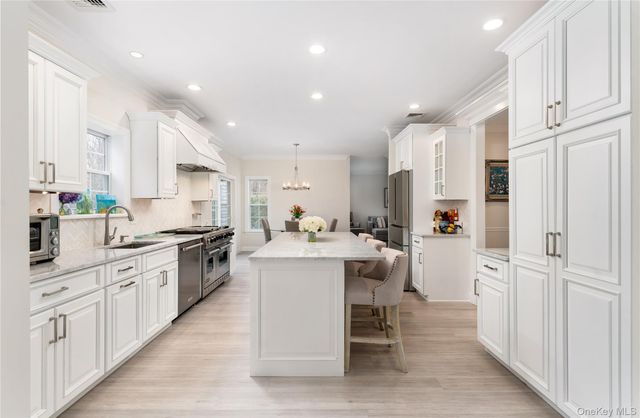 7 Framingham Lane, Shoreham, NY 11786