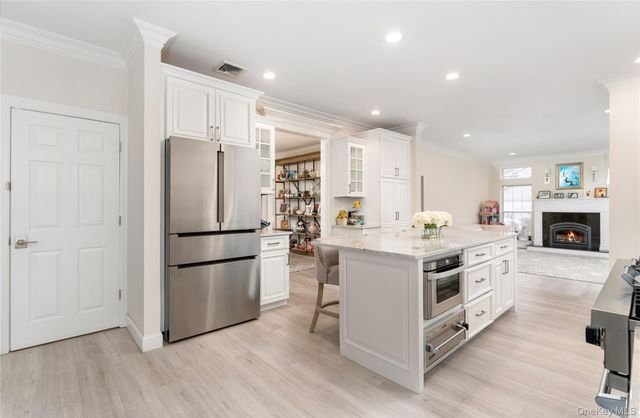 7 Framingham Lane, Shoreham, NY 11786