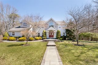 7 Framingham Lane, Shoreham, NY 11786
