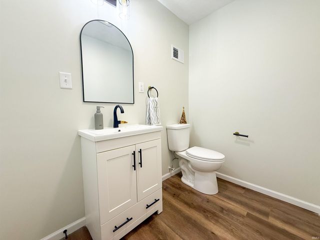 820 Lovechio Drive, Mishawaka, IN 46544