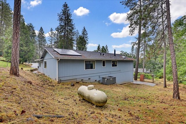 10968 Juanita Ct, Grass Valley, CA 95949