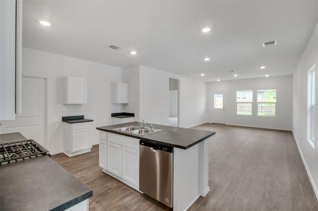 202 Schuenemann WAY, Uhland, TX 78640