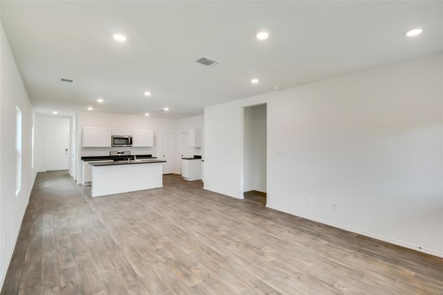 202 Schuenemann WAY, Uhland, TX 78640
