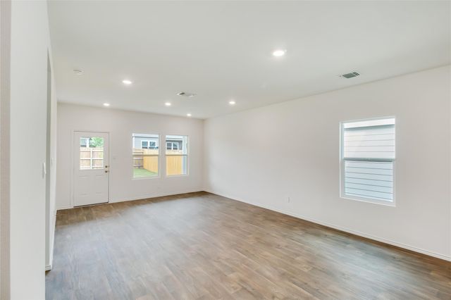 202 Schuenemann WAY, Uhland, TX 78640