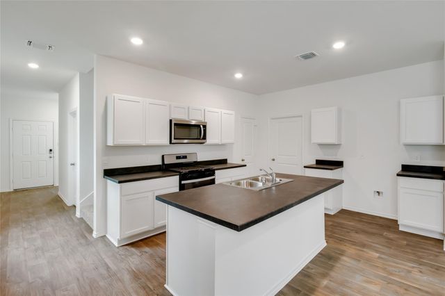 202 Schuenemann WAY, Uhland, TX 78640