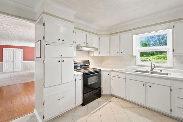 225 Nickell Heights Road, Paducah, KY 42003