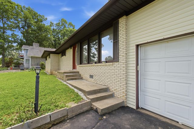225 Nickell Heights Road, Paducah, KY 42003
