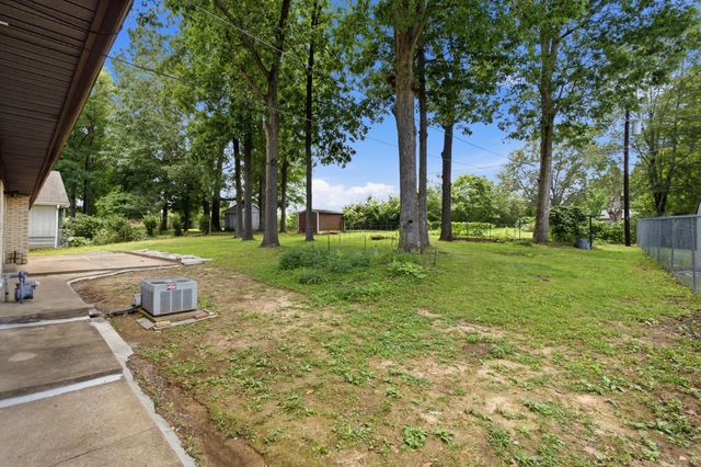 225 Nickell Heights Road, Paducah, KY 42003