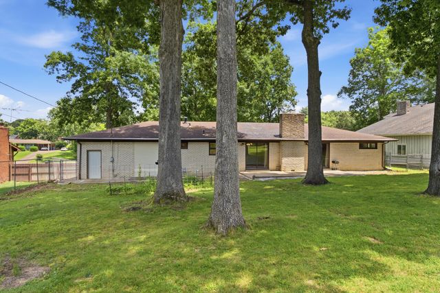 225 Nickell Heights Road, Paducah, KY 42003