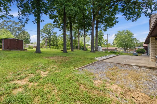 225 Nickell Heights Road, Paducah, KY 42003
