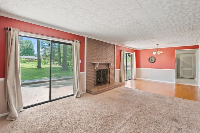 225 Nickell Heights Road, Paducah, KY 42003