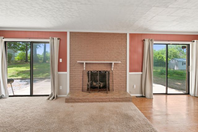 225 Nickell Heights Road, Paducah, KY 42003