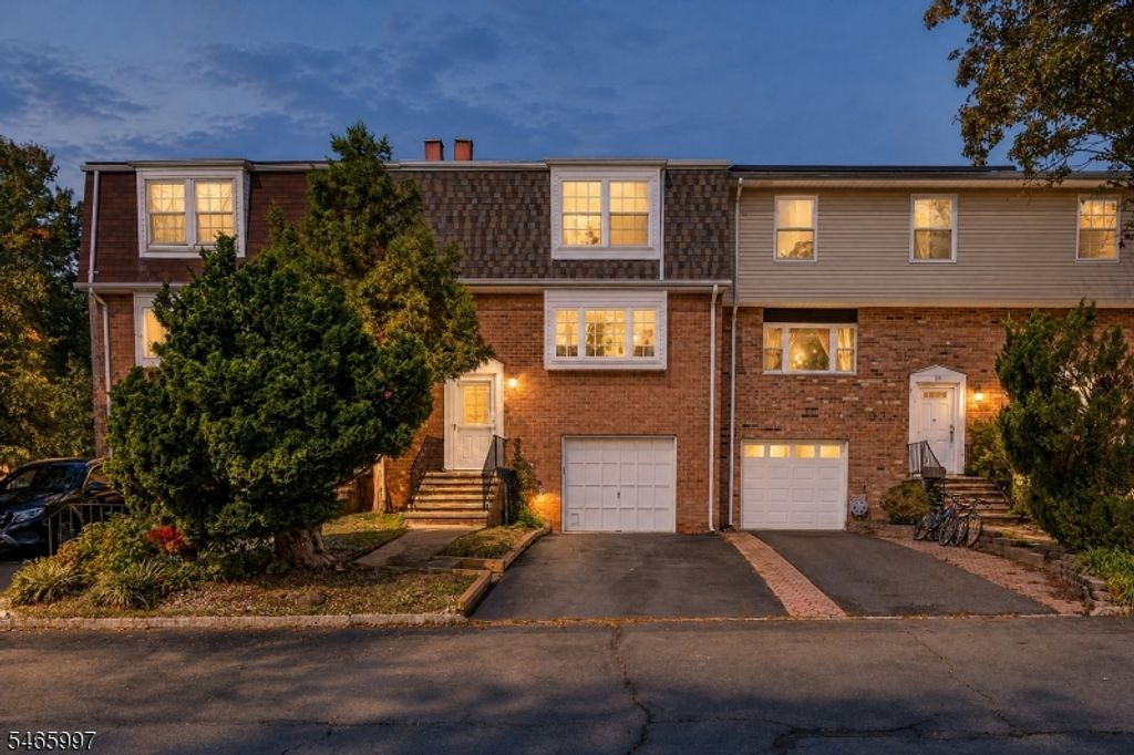30 Catbird Ct, Lawrence Twp., NJ 08648 — exterior