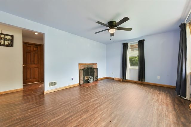 35 Alandale Pkwy, Norwood, MA 02062