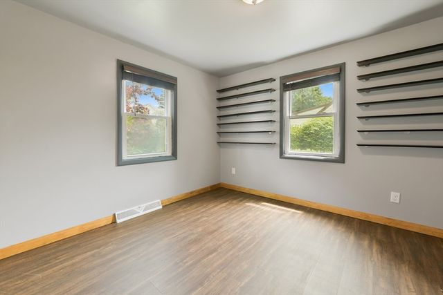 35 Alandale Pkwy, Norwood, MA 02062