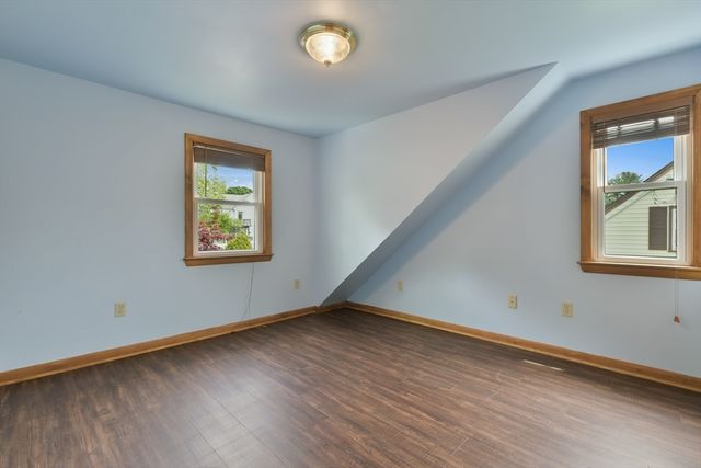 35 Alandale Pkwy, Norwood, MA 02062