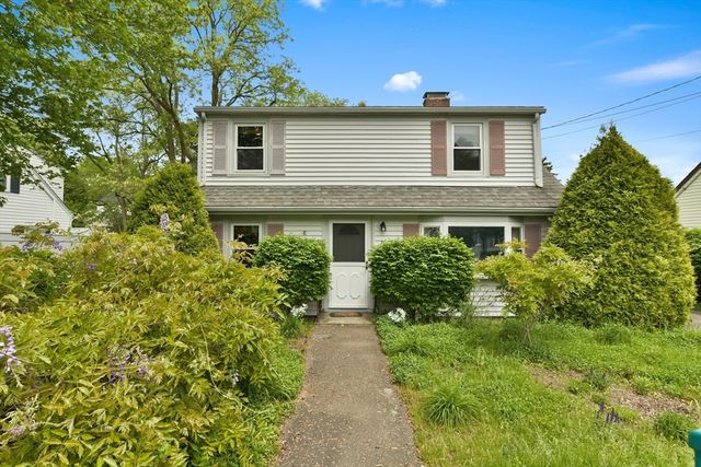 35 Alandale Pkwy, Norwood, MA 02062