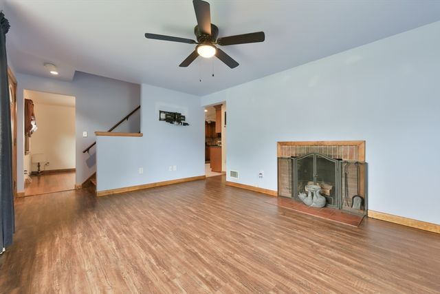 35 Alandale Pkwy, Norwood, MA 02062
