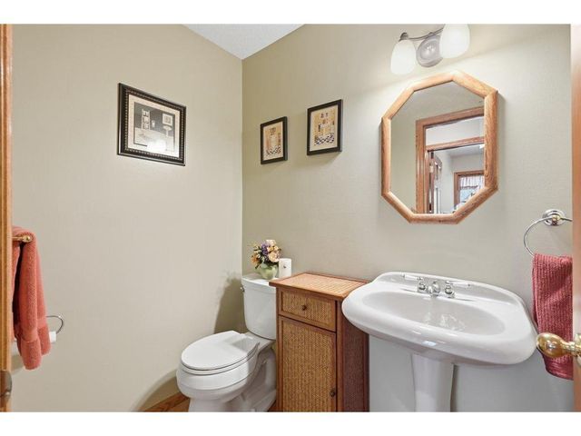 208 Country Oaks Road, River Falls, WI 54022