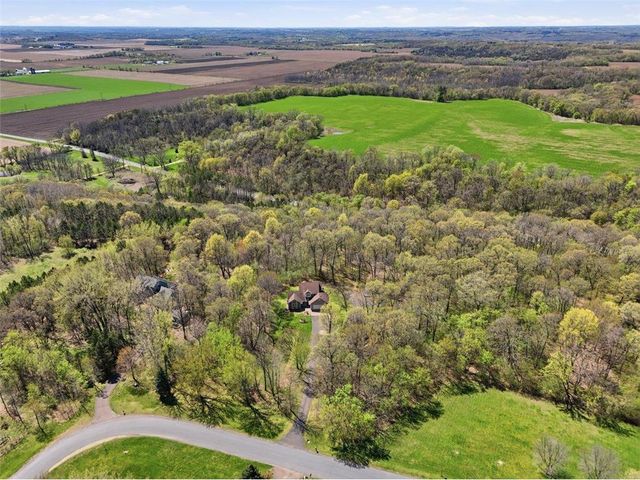 208 Country Oaks Road, River Falls, WI 54022