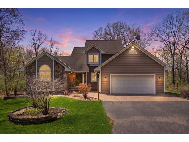 208 Country Oaks Road, River Falls, WI 54022