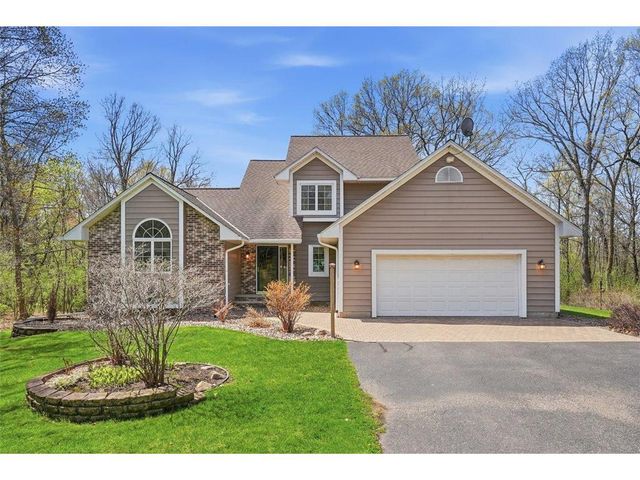 208 Country Oaks Road, River Falls, WI 54022