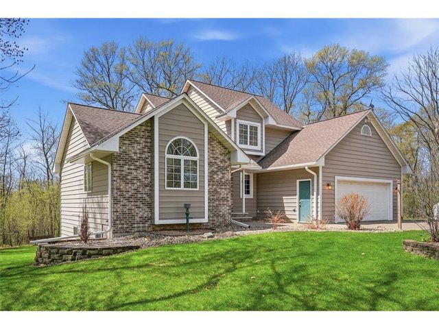 208 Country Oaks Road, River Falls, WI 54022