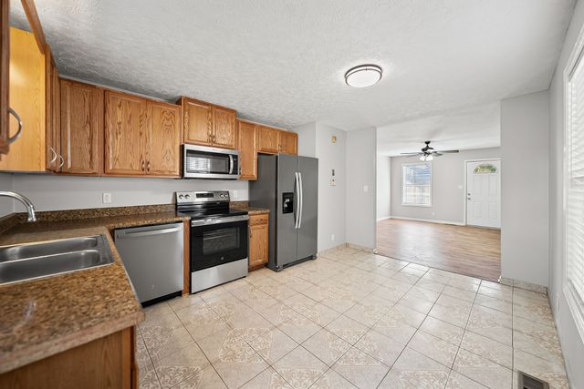 307 Lafayette Point Cir, Clarksville, TN 37042