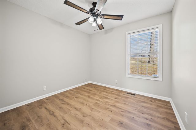 307 Lafayette Point Cir, Clarksville, TN 37042