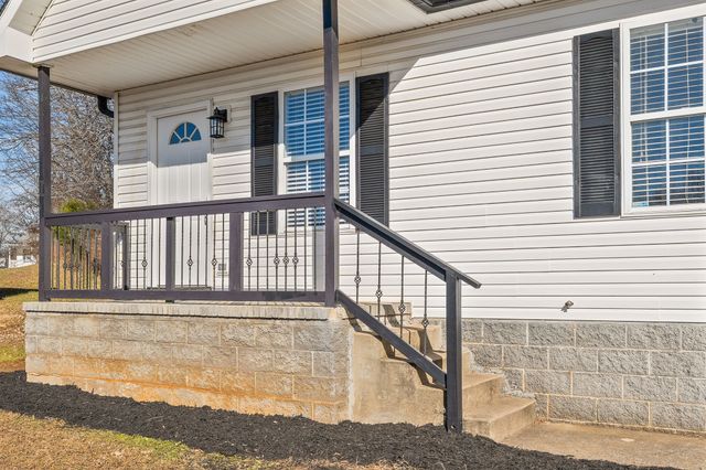 307 Lafayette Point Cir, Clarksville, TN 37042